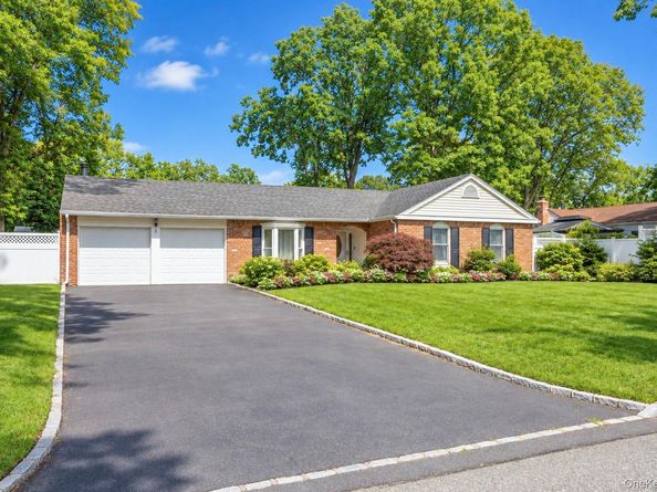 3 Barnsley Crescent, Mount Sinai NY 11766