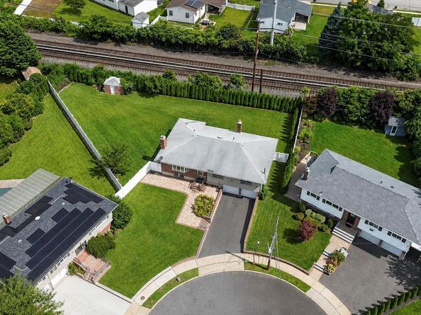 12 Hilton Court, Hicksville NY 11801