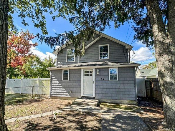 54 Oneill Avenue, Bay Shore NY 11706