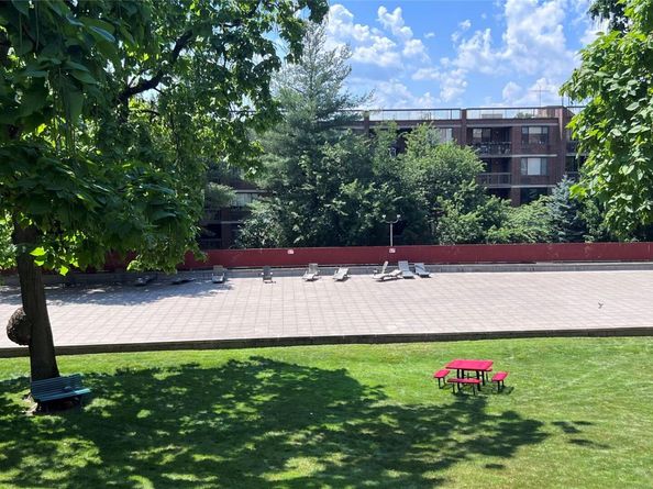 290 Collins Avenue 8E, Fleetwood NY 10552