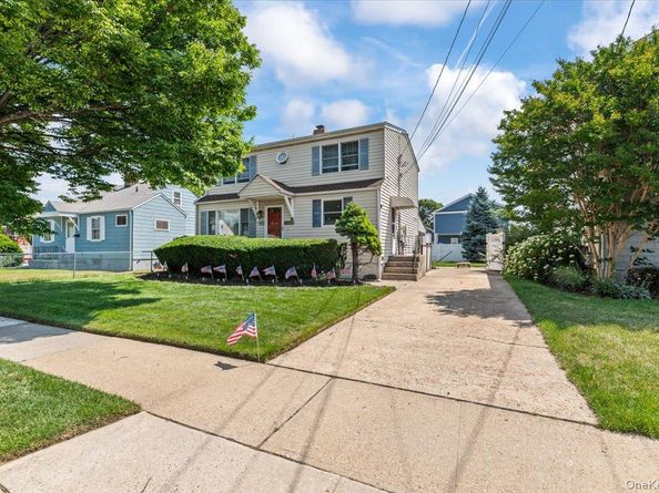 45 Concord Avenue, Bethpage NY 11714