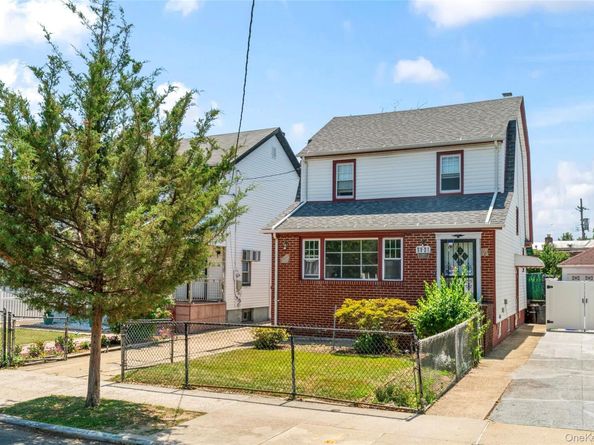 8952 218th Street, Queens Village NY 11427