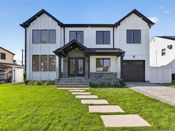 44 Meadow Lane, Levittown NY 11756