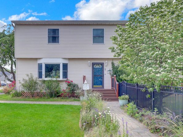 301 Oak Neck Road, West Islip NY 11795