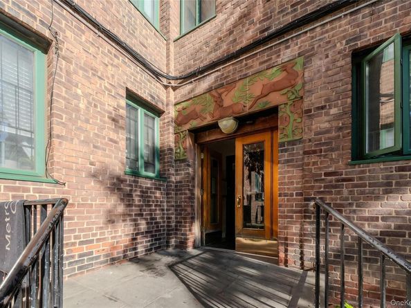 14 Metropolitan Oval 8D, Bronx NY 10462