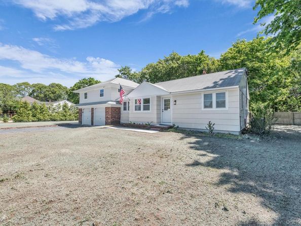 8 N Westbury Road, Hampton Bays NY 11946