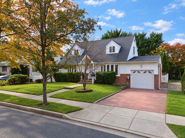 31 stoothoff drive stoothoff, New Hyde Park NY 11040