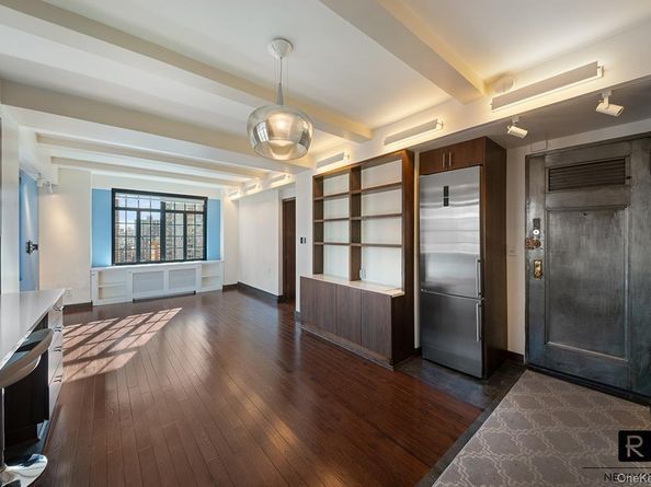320 East 42nd Street 1918, New York (Manhattan) NY 10017