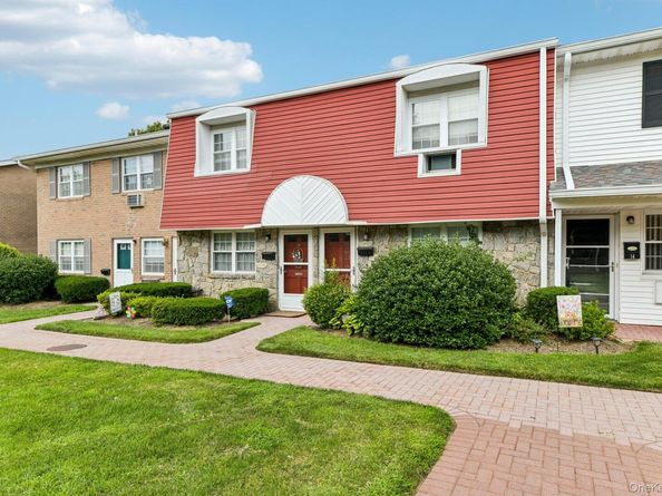 15 Springwood Drive, North Babylon NY 11703