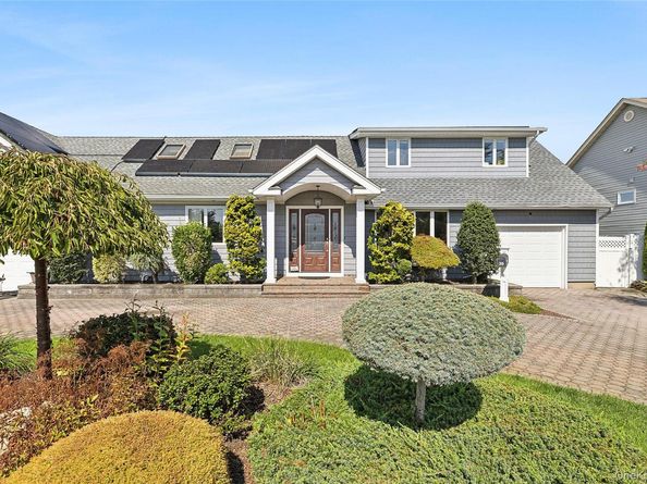 39 Jackson Place, Massapequa NY 11758