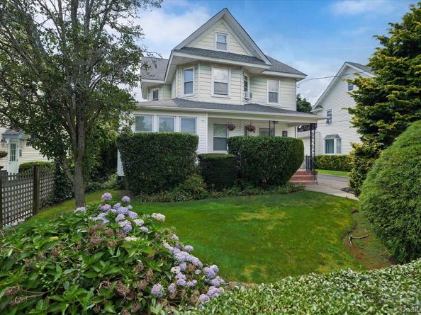 86 Woods Avenue, Rockville Centre NY 11570
