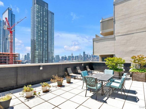 2415 Queens Plaza N 6B, Long Island City NY 11101