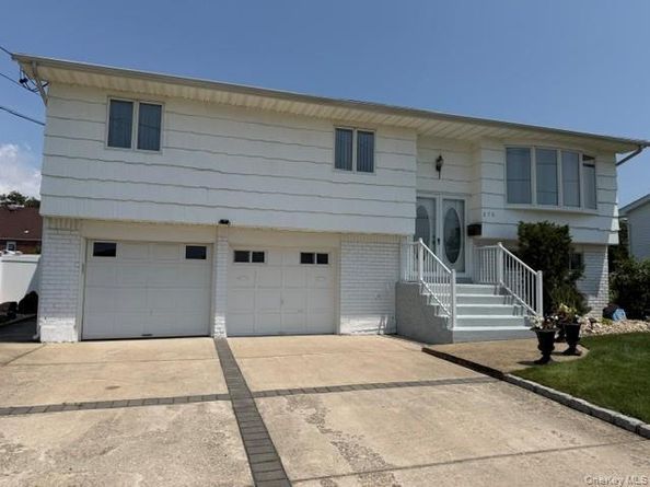 276 N Lewis Avenue, Lindenhurst NY 11757
