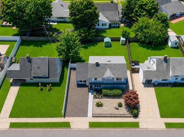40 Blueberry Lane, Hicksville NY 11801
