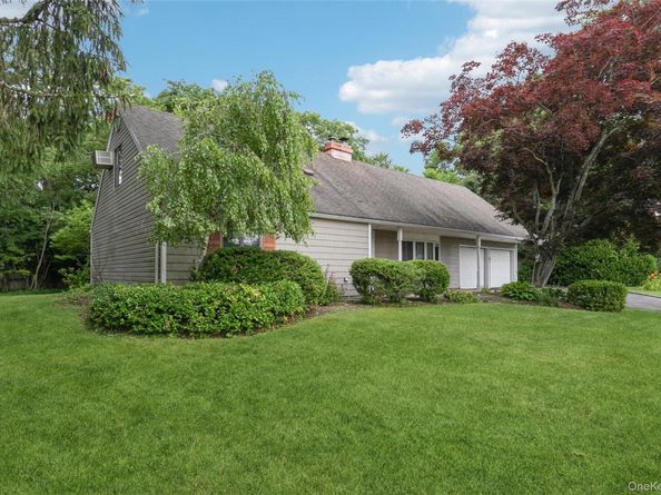 28 Campus Lane, Ronkonkoma NY 11779