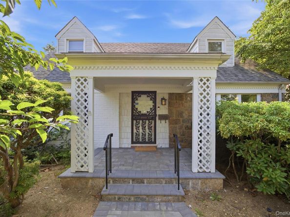 102 Stephan Marc Lane, New Hyde Park NY 11040
