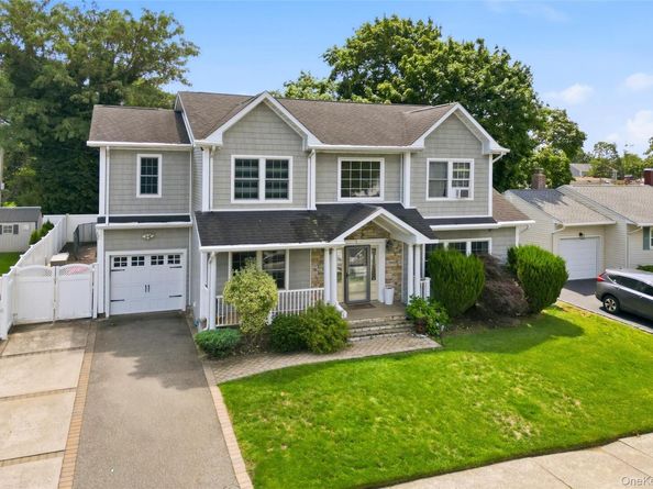 19 Manetto Drive, Plainview NY 11803