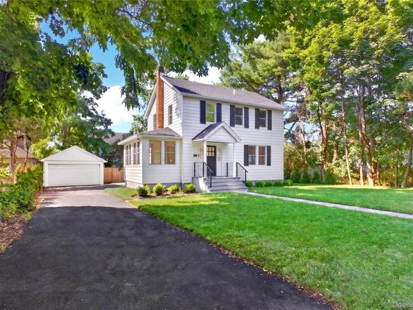 118 Willow Street, Roslyn Heights NY 11577