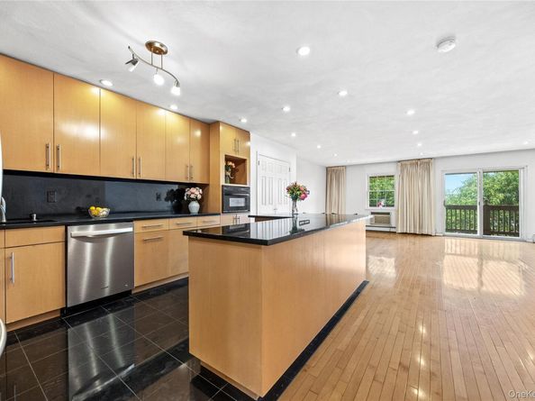 207-23 Darren Drive 2nd Floor, Bayside NY 11360