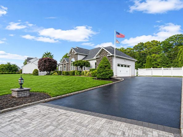 41 Paige Lane, Moriches NY 11955