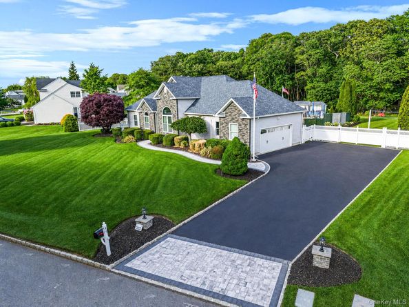 41 Paige Lane, Moriches NY 11955