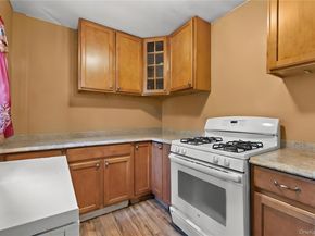 70 E Lakeland Street, Bay Shore NY 11706