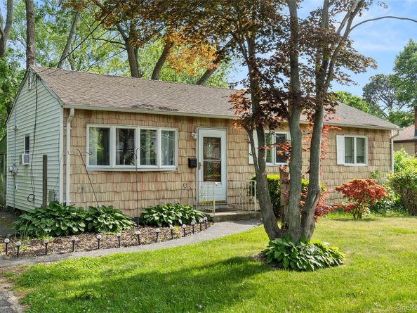 70 E Lakeland Street, Bay Shore NY 11706