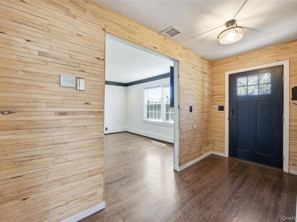 25 Parkdale Drive, North Babylon NY 11703