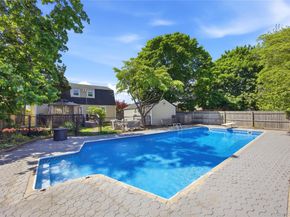25 Parkdale Drive, North Babylon NY 11703