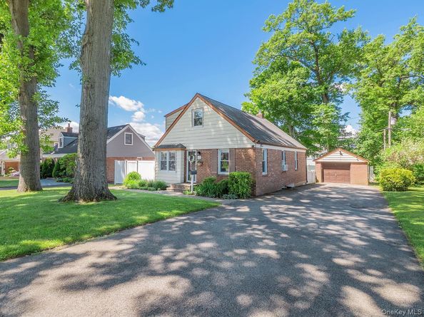 23 Phillips Road, Glen Cove NY 11542