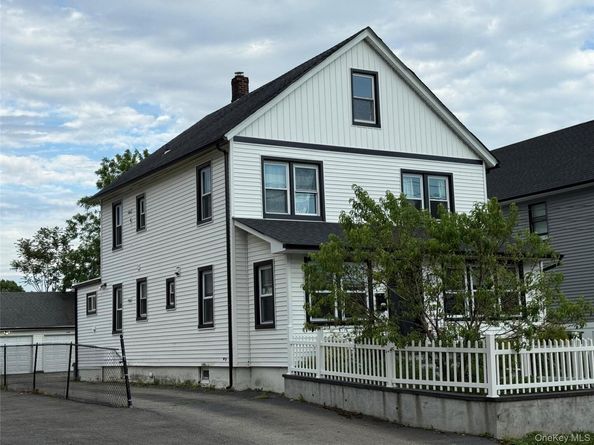 168 Jefferson Avenue, Roslyn Heights NY 11577