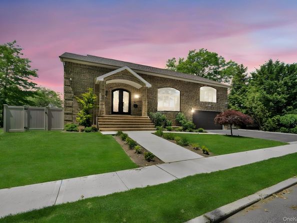 783 Oakleigh Road, North Woodmere NY 11581