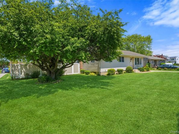 15 Lincoln Avenue, Farmingdale NY 11735