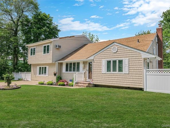 59 Maybrook Road, North Babylon NY 11703