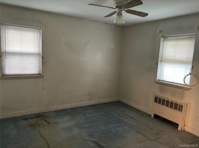 27 Elizabeth Drive, Bethpage NY 11714