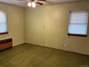 27 Elizabeth Drive, Bethpage NY 11714