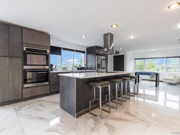 200 Clocks Boulevard, Massapequa NY 11758