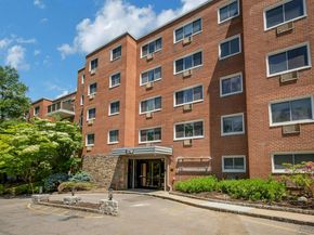 370 Central Park Avenue 2E, Scarsdale NY 10583