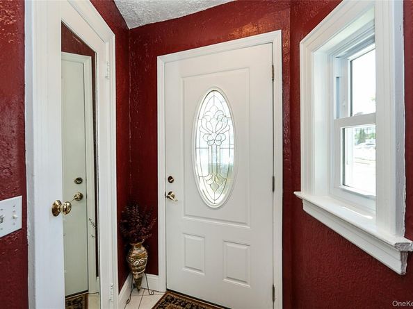 95-20 239th Street, Floral Park NY 11001
