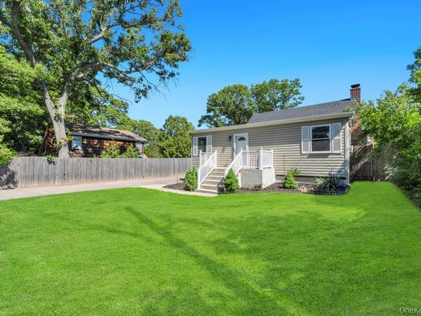 18 Richmond Hill Road, Sound Beach NY 11789