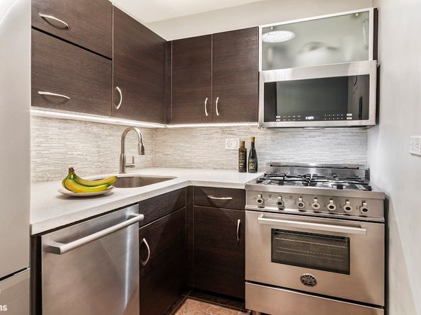 430 West 34th Street 3J, New York NY 10001