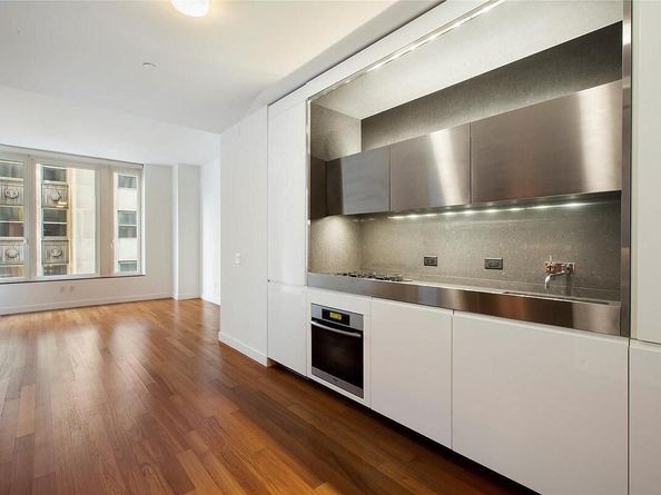 15 William Street 17G, New York NY 10005