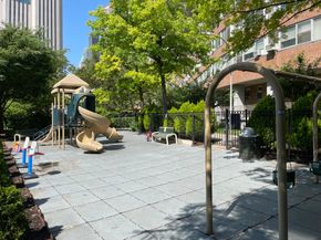 215 Park Row 12C, New York NY 10038