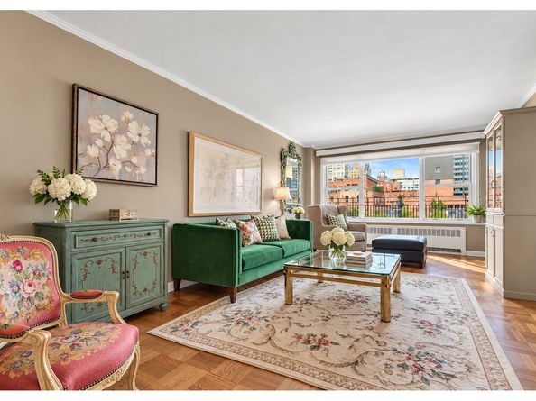 345 East 52nd Street 11B, New York NY 10022