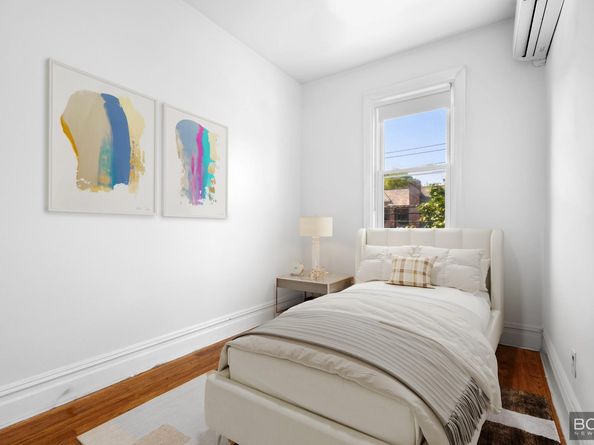 82-22 Penelope Avenue, Queens NY 11379