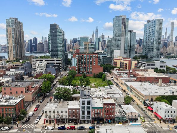 46-40 Vernon Boulevard 2A, Queens NY 11101