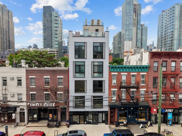 46-40 Vernon Boulevard 2A, Queens NY 11101