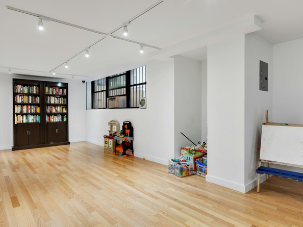 215 East 73rd Street 3A, New York NY 10021
