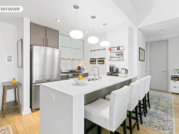 21-45 44th Drive 6B, Queens NY 11101