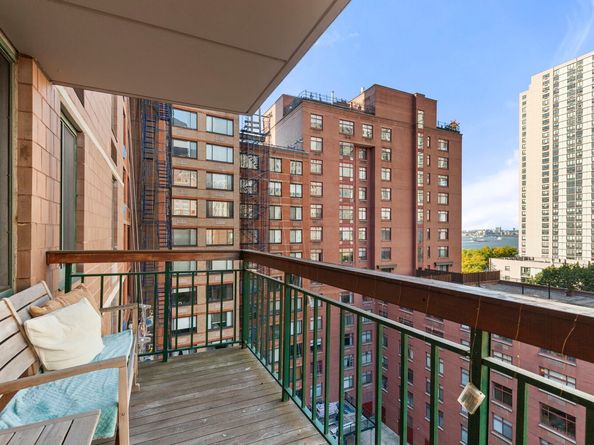 333 Rector Place 1009, New York NY 10280